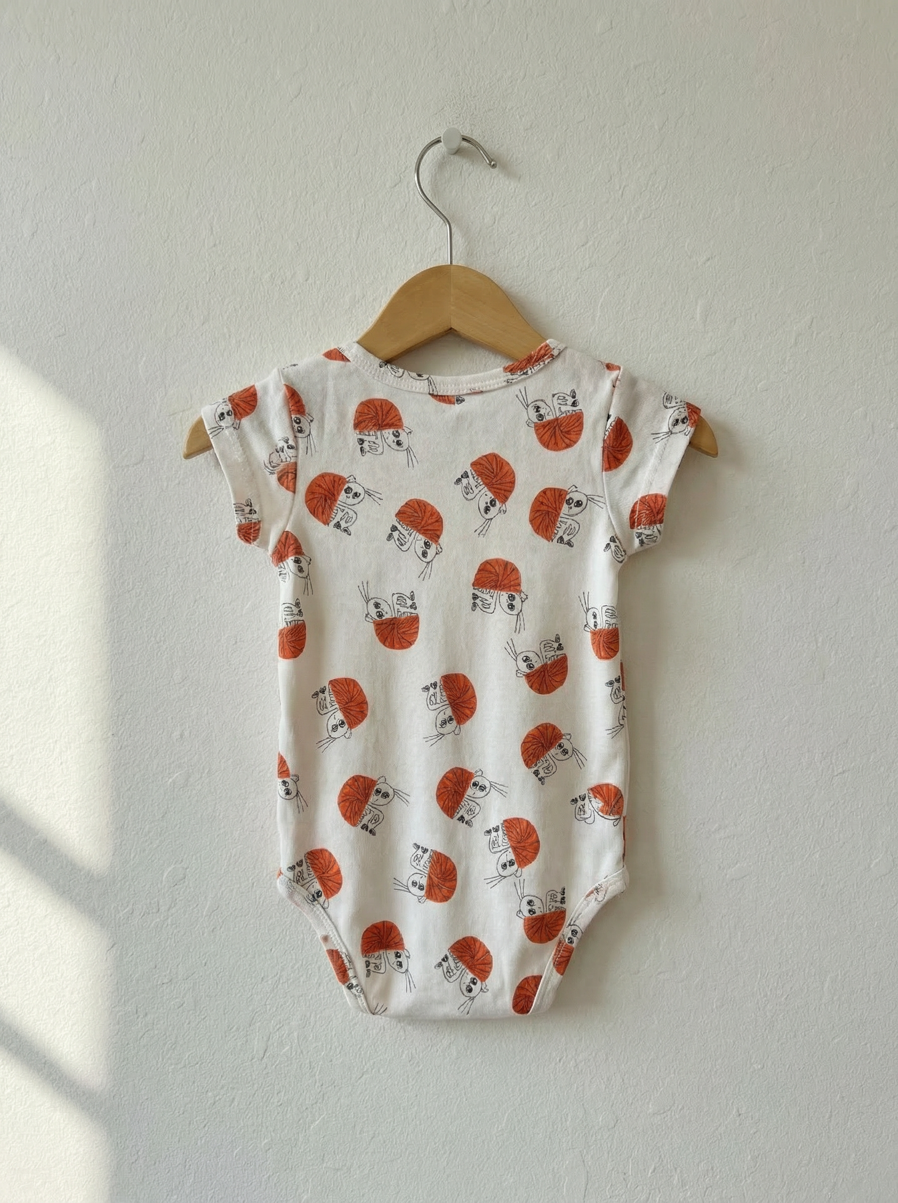 Short sleeved romper with contrast pattern