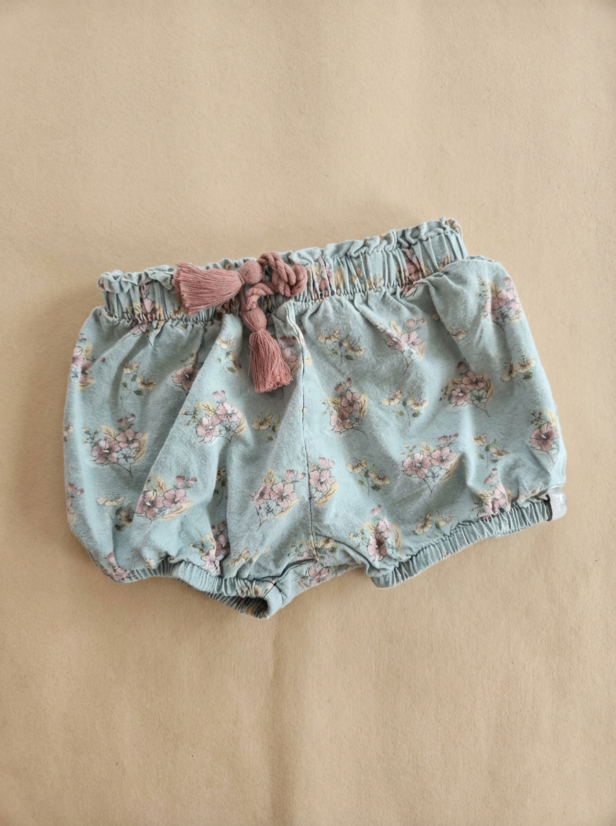 Shorts with floral print